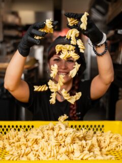 Today: Fusilloni Produktion ✨

Große Sprialnudeln, fester Biss und perfekte Soßenaufnahme!

Wir machen jeden Tag unsere hausgemachten Pasta frisch und mit größter Sorgfalt!

#fusilloni #pastawerkstatt #pasta #südstadt #kölnsüdstadt #italienisch #frischepasta #familienbetrieb #restaurant #köln #cologne #colognefood